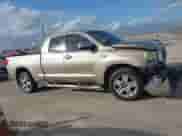 2008 Toyota Tundra Limited с VIN 5TBBV58108S520446, выставлен на аукционе IAAI как лот 41461273 с пробегом 218 480 миль миль и . История ставок и продаж доступна на DreamBid. Изображение 13.