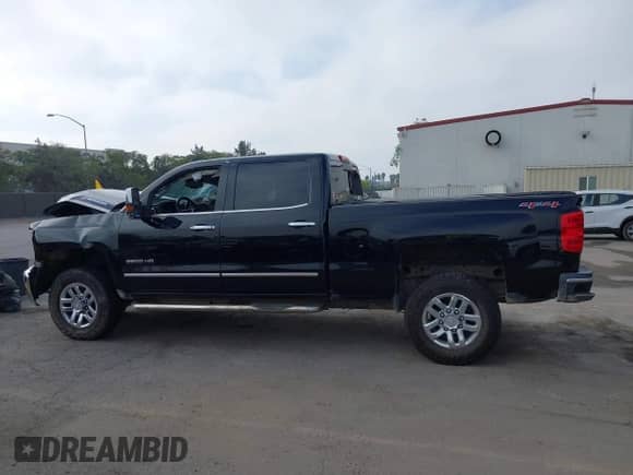 2016 Chevrolet Silverado 2500HD LTZ z VIN 1GC1KWE81GF192150, wystawiony jako IAAI lot #43063029 z przebiegiem 187 523 mil mil oraz . Historia ofert i sprzedaży dostępna na DreamBid. Obrazek 14.