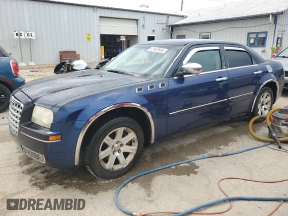 2007 Chrysler 300 Signature with VIN 2C3LA53G67H647786, listed as a Copart auction lot 57987645 with 231,775 mi miles and Salvage title. Bid and sale history available at DreamBid. Image 1.