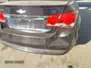 2014 Chevrolet Cruze 1LT z VIN 1G1PC5SB7E7473340, wystawiony jako IAAI lot #43386925 z przebiegiem 84 905 mil mil oraz . Historia ofert i sprzedaży dostępna na DreamBid. Obrazek 6.