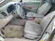 2003 Toyota Camry LE z VIN 4T1BF30K73U057881, wystawiony jako Copart lot #80207065 z przebiegiem 240 172 mil mil oraz Szkoda całkowita • Salvage title. Historia ofert i sprzedaży dostępna na DreamBid. Obrazek 7.