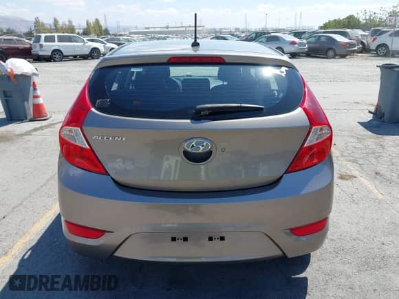 2014 Hyundai Accent GS с VIN KMHCT5AEXEU145327, выставлен на аукционе IAAI как лот 43215441 с пробегом 104 923 миль миль и . История ставок и продаж доступна на DreamBid. Изображение 16.