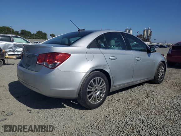 2016 Chevrolet Cruze ECO z VIN 1G1PJ5SB0G7104070, wystawiony jako Copart lot #56886885 z przebiegiem 221 925 mil mil oraz Szkoda całkowita • Salvage title. Historia ofert i sprzedaży dostępna na DreamBid. Obrazek 3.