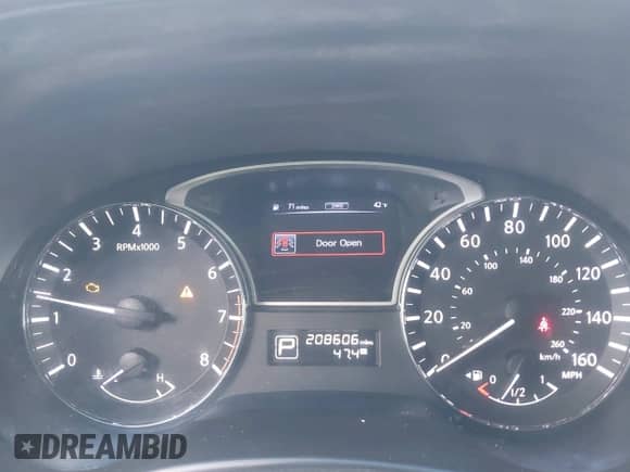 2014 Nissan Pathfinder SL with VIN 5N1AR2MM1EC684139, listed as a IAAI auction lot 43517521 with 208,606 mi miles and . Bid and sale history available at DreamBid. Image 7.