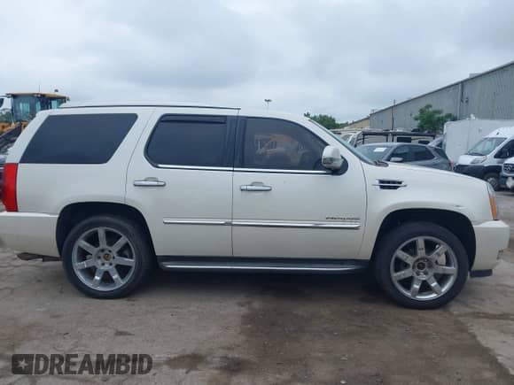2012 Cadillac Escalade Luxury с VIN 1GYS4BEF4CR120481, выставлен на аукционе IAAI как лот 42423588 с пробегом Не указан миль и . История ставок и продаж доступна на DreamBid. Изображение 13.