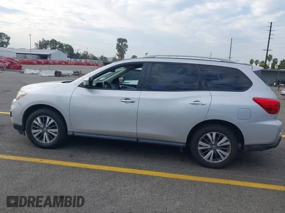 2020 Nissan Pathfinder SL with VIN 5N1DR2CN0LC577703, listed as a IAAI auction lot 43271514 with 163,241 mi miles and . Bid and sale history available at DreamBid. Image 14.
