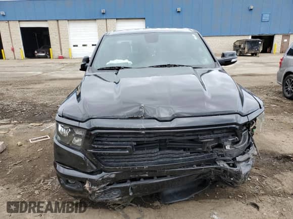 2021 Ram 1500 Big Horn z VIN 1C6SRFBT0MN822998, wystawiony jako Copart lot #69282425 z przebiegiem 76 814 mil mil oraz Szkoda całkowita • Salvage title. Historia ofert i sprzedaży dostępna na DreamBid. Obrazek 5.