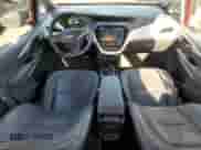 2017 Chevrolet Bolt EV Premier z VIN 1G1FX6S07H4141246, wystawiony jako Copart lot #81686755 z przebiegiem 62 628 mil mil oraz Szkoda całkowita • Salvage title. Historia ofert i sprzedaży dostępna na DreamBid. Obrazek 8.