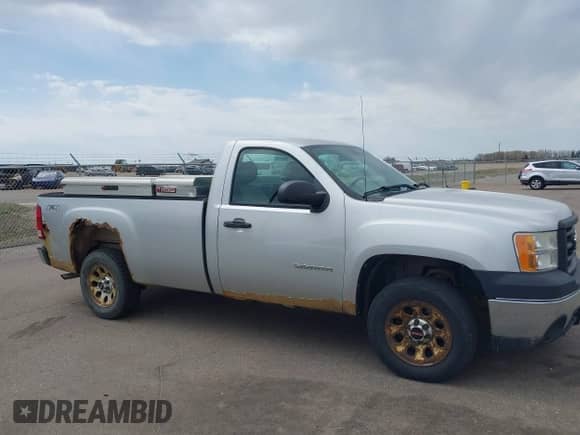 2011 GMC Sierra 1500 Work Truck z VIN 1GTN2TEX6BZ154914, wystawiony jako IAAI lot #42075009 z przebiegiem 83 968 mil mil oraz . Historia ofert i sprzedaży dostępna na DreamBid. Obrazek 13.