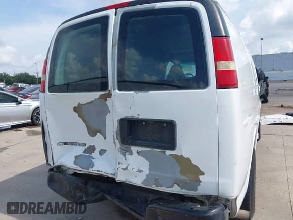 2009 Chevrolet Express Cargo with VIN 1GCFG15X991123160, listed as a IAAI auction lot 42358352 with 168,619 mi miles and . Bid and sale history available at DreamBid. Image 16.