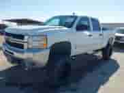 2007 Chevrolet Silverado 2500HD 1LT z VIN 1GCHK23K67F533211, wystawiony jako IAAI lot #41826225 z przebiegiem 314 904 mil mil oraz . Historia ofert i sprzedaży dostępna na DreamBid. Obrazek 17.