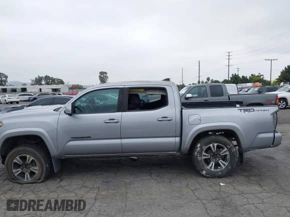 2019 Toyota Tacoma SR5 с VIN 3TMAZ5CN3KM104917, выставлен на аукционе IAAI как лот 43210298 с пробегом 136 976 миль миль и . История ставок и продаж доступна на DreamBid. Изображение 15.