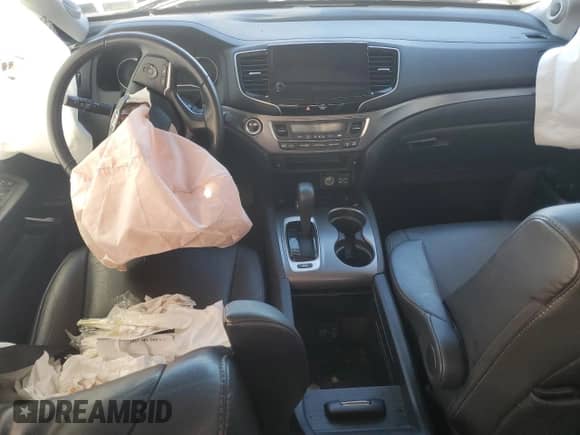 2020 Honda Pilot EX-L z VIN 5FNYF6H57LB027108, wystawiony jako Copart lot #70009905 z przebiegiem Nie podano mil oraz Szkoda całkowita • Salvage title. Historia ofert i sprzedaży dostępna na DreamBid. Obrazek 8.