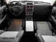 2009 Dodge Nitro SXT с VIN 1D8GU28KX9W539757, выставлен на аукционе Copart как лот 51431584 с пробегом 180 657 миль миль и На запчасти • Non repairable. История ставок и продаж доступна на DreamBid. Изображение 8.