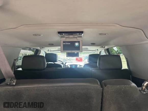 2015 Chevrolet Suburban LT z VIN 1GNSKJKC7FR205746, wystawiony jako IAAI lot #42403703 z przebiegiem 183 842 mil mil oraz . Historia ofert i sprzedaży dostępna na DreamBid. Obrazek 6.