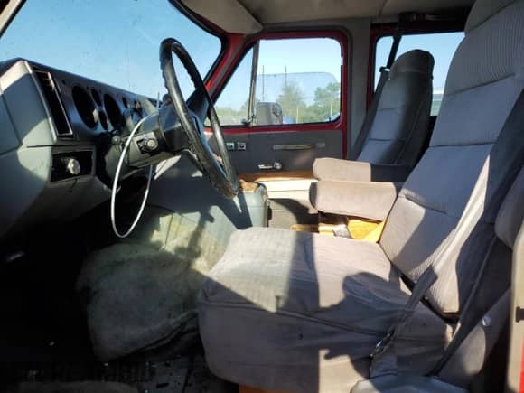 1989 Chevrolet Chevy Van с VIN 1GBEG25K1K7188534, выставлен на аукционе Copart как лот 65769724 с пробегом 72 888 миль миль и На запчасти • Non repairable. История ставок и продаж доступна на DreamBid. Изображение 7.