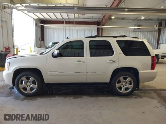 2010 Chevrolet Tahoe LTZ с VIN 1GNUKCE01AR281168, выставлен на аукционе IAAI как лот 42655432 с пробегом 211 843 миль миль и . История ставок и продаж доступна на DreamBid. Изображение 14.