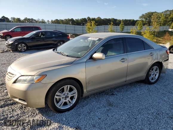2007 Toyota Camry XLE z VIN 4T1BE46K27U029542, wystawiony jako Copart lot #71524365 z przebiegiem 185 774 mil mil oraz Szkoda całkowita • Salvage title. Historia ofert i sprzedaży dostępna na DreamBid. Obrazek 1.