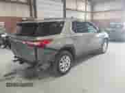 2019 Chevrolet Traverse LT Cloth z VIN 1GNEVGKW6KJ210172, wystawiony jako IAAI lot #42695664 z przebiegiem 68 424 mil mil oraz . Historia ofert i sprzedaży dostępna na DreamBid. Obrazek 4.