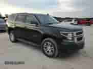 2018 Chevrolet Tahoe LS z VIN 1GNSCAKC7JR393867, wystawiony jako Copart lot #82560285 z przebiegiem 118 166 mil mil oraz Czysty tytuł • Clean title. Historia ofert i sprzedaży dostępna na DreamBid. Obrazek 4.