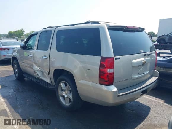 2007 Chevrolet Suburban LT с VIN 3GNFC16027G260735, выставлен на аукционе IAAI как лот 42584003 с пробегом 177 628 миль миль и . История ставок и продаж доступна на DreamBid. Изображение 3.