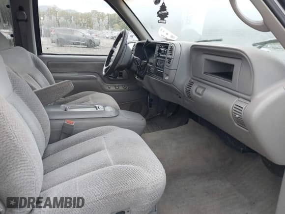 1998 Chevrolet Silverado 2500 z VIN 1GCGK29J9WE232656, wystawiony jako IAAI lot #43377388 z przebiegiem 201 761 mil mil oraz . Historia ofert i sprzedaży dostępna na DreamBid. Obrazek 5.