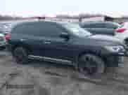 2017 Nissan Pathfinder SL z VIN 5N1DR2MM6HC913805, wystawiony jako IAAI lot #41240815 z przebiegiem 119 230 mil mil oraz . Historia ofert i sprzedaży dostępna na DreamBid. Obrazek 12.