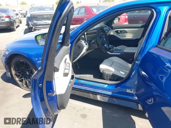 2025 BMW M3 Competition xDrive with VIN WBS33HJ05SFU29063, listed as a IAAI auction lot 42328143 with 3,368 mi miles and . Bid and sale history available at DreamBid. Image 5.