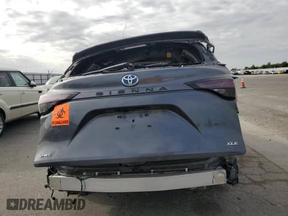 2025 Toyota Sienna XLE z VIN 5TDYRKECXSS253740, wystawiony jako Copart lot #84622725 z przebiegiem 6 096 mil mil oraz Nie do naprawy • Non repairable. Historia ofert i sprzedaży dostępna na DreamBid. Obrazek 6.