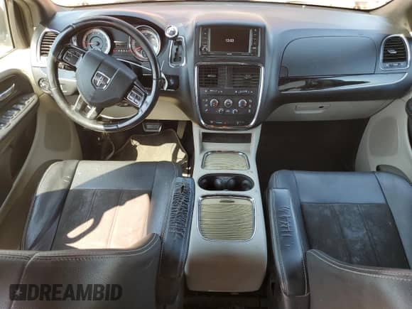 2020 Dodge Grand Caravan SXT z VIN 2C4RDGCG1LR169533, wystawiony jako Copart lot #81279955 z przebiegiem 142 475 mil mil oraz Czysty tytuł • Clean title. Historia ofert i sprzedaży dostępna na DreamBid. Obrazek 8.