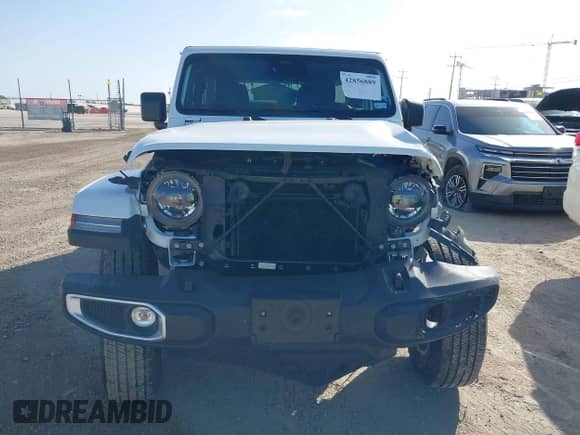 2025 Jeep Wrangler Sahara z VIN 1C4PJXENXSW574145, wystawiony jako IAAI lot #42856889 z przebiegiem 5 962 mil mil oraz . Historia ofert i sprzedaży dostępna na DreamBid. Obrazek 13.