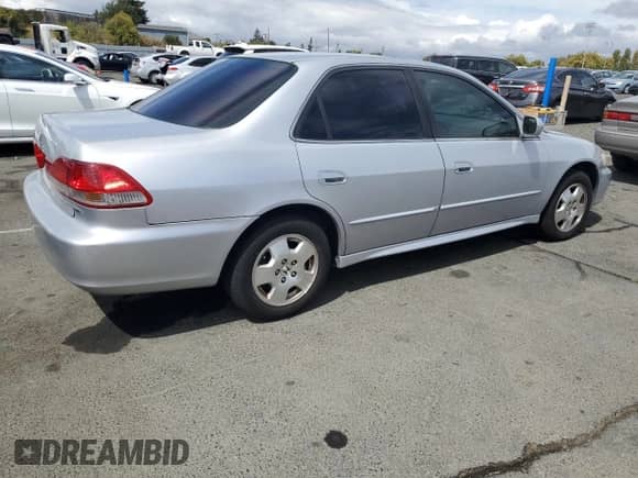 2001 Honda Accord EX with VIN 1HGCG16581A021998, listed as a Copart auction lot 72025055 with 208,739 mi miles and Clean title. Bid and sale history available at DreamBid. Image 3.