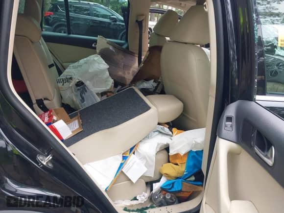 2012 Volkswagen Tiguan S с VIN WVGBV7AX4CW527518, выставлен на аукционе IAAI как лот 42952311 с пробегом Не указан миль и . История ставок и продаж доступна на DreamBid. Изображение 8.