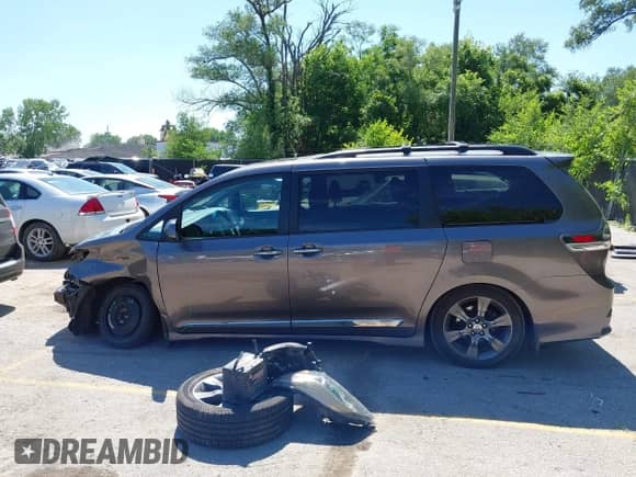 2016 Toyota Sienna SE with VIN 5TDXK3DC8GS755869, listed as a IAAI auction lot 42623098 with 130,465 mi miles and . Bid and sale history available at DreamBid. Image 15.