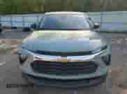 2025 Chevrolet TrailBlazer LS z VIN KL79MMSL7SB102667, wystawiony jako Copart lot #52720115 z przebiegiem 2 009 mil mil oraz Szkoda całkowita • Salvage title. Historia ofert i sprzedaży dostępna na DreamBid. Obrazek 5.