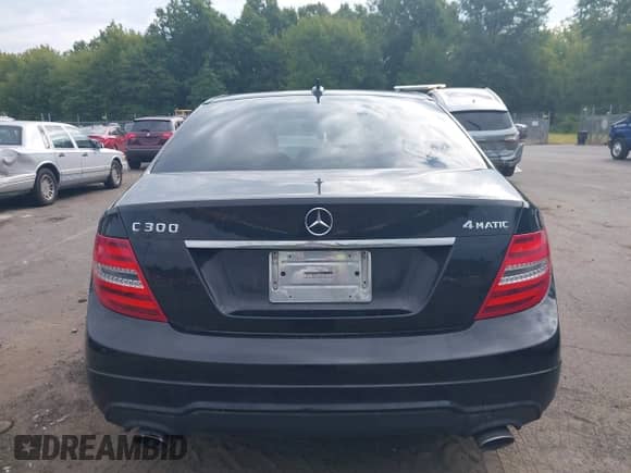 2013 Mercedes-Benz C 300 Sport с VIN WDDGF8AB4DR243233, выставлен на аукционе IAAI как лот 43098798 с пробегом 145 595 миль миль и . История ставок и продаж доступна на DreamBid. Изображение 16.