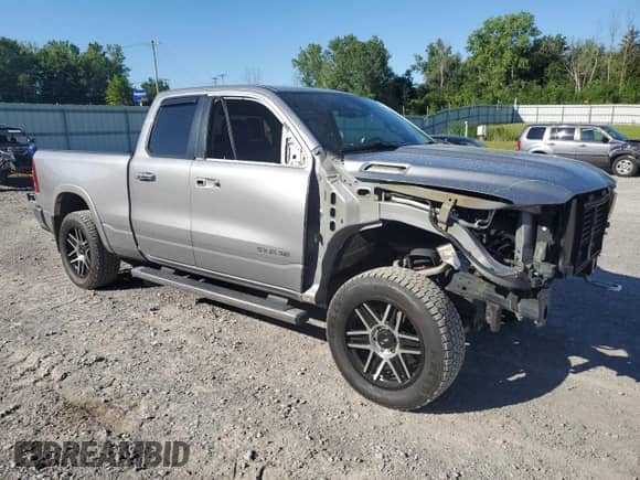 2019 Ram 1500 Laramie z VIN 1C6SRFDT5KN831304, wystawiony jako Copart lot #65744875 z przebiegiem 88 600 mil mil oraz Szkoda całkowita • Salvage title. Historia ofert i sprzedaży dostępna na DreamBid. Obrazek 4.