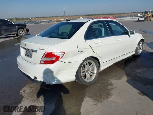 2012 Mercedes-Benz C 300 Sport с VIN WDDGF8BB0CA732420, выставлен на аукционе IAAI как лот 43321963 с пробегом 100 671 миль миль и . История ставок и продаж доступна на DreamBid. Изображение 6.