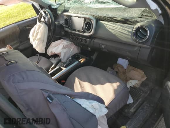 2020 Toyota Tacoma SR5 z VIN 3TMCZ5AN7LM291155, wystawiony jako Copart lot #67111255 z przebiegiem 106 969 mil mil oraz Szkoda całkowita • Salvage title. Historia ofert i sprzedaży dostępna na DreamBid. Obrazek 8.