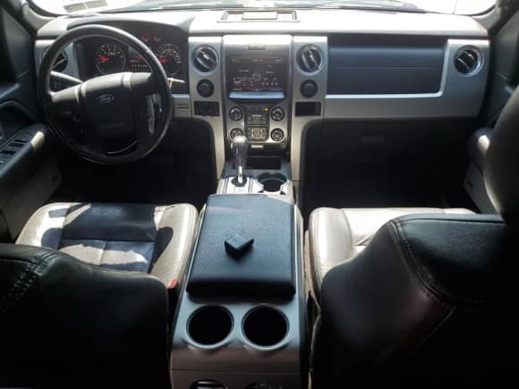 2013 Ford F-150 XL z VIN 1FTFW1ET1DFA95561, wystawiony jako Copart lot #80079035 z przebiegiem 128 937 mil mil oraz Czysty tytuł • Clean title. Historia ofert i sprzedaży dostępna na DreamBid. Obrazek 8.