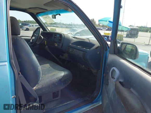 1995 Chevrolet Silverado 1500 with VIN 1GCEC14Z0SZ148515, listed as a IAAI auction lot 42730054 with 149,935 mi miles and . Bid and sale history available at DreamBid. Image 5.