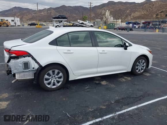 2024 Toyota Corolla LE z VIN JTDB4MEE3RJ012093, wystawiony jako IAAI lot #43253751 z przebiegiem 13 269 mil mil oraz . Historia ofert i sprzedaży dostępna na DreamBid. Obrazek 14.