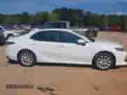 2020 Toyota Camry LE z VIN 4T1L11AK2LU999293, wystawiony jako IAAI lot #43202655 z przebiegiem 52 070 mil mil oraz . Historia ofert i sprzedaży dostępna na DreamBid. Obrazek 13.