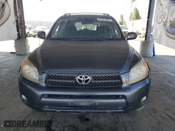 2006 Toyota RAV4 Sport z VIN JTMBD32VX66000827, wystawiony jako Copart lot #81287605 z przebiegiem 213 468 mil mil oraz Czysty tytuł • Clean title. Historia ofert i sprzedaży dostępna na DreamBid. Obrazek 5.
