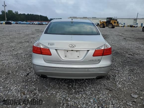 2011 Hyundai Genesis z VIN KMHGC4DF4BU130270, wystawiony jako Copart lot #70157655 z przebiegiem 280 199 mil mil oraz Szkoda całkowita • Salvage title. Historia ofert i sprzedaży dostępna na DreamBid. Obrazek 6.
