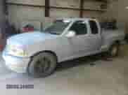 1999 Ford F-150 XL z VIN 2FTRX07W8XCB18782, wystawiony jako Copart lot #48996195 z przebiegiem Nie podano mil oraz Czysty tytuł • Clean title. Historia ofert i sprzedaży dostępna na DreamBid. Obrazek 1.