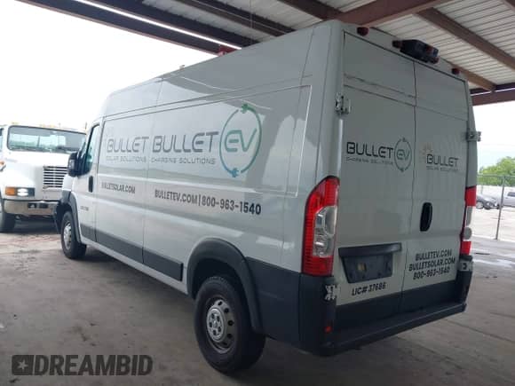 2023 Ram ProMaster Cargo z VIN 3C6LRVDG8PE502254, wystawiony jako IAAI lot #42446954 z przebiegiem 33 836 mil mil oraz . Historia ofert i sprzedaży dostępna na DreamBid. Obrazek 3.