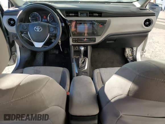 2019 Toyota Corolla L с VIN 5YFBURHE2KP907939, выставлен на аукционе Copart как лот 87214805 с пробегом 144 428 миль миль и Списание • Salvage title. История ставок и продаж доступна на DreamBid. Изображение 8.