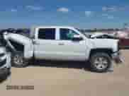 2018 Chevrolet Silverado 1500 LT z VIN 3GCUKREC9JG274331, wystawiony jako IAAI lot #42785716 z przebiegiem Nie podano mil oraz . Historia ofert i sprzedaży dostępna na DreamBid. Obrazek 13.