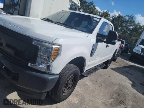 2018 Ford F-250 XL с VIN 1FT7X2B60JEC21237, выставлен на аукционе IAAI как лот 43438119 с пробегом 174 880 миль миль и . История ставок и продаж доступна на DreamBid. Изображение 18.